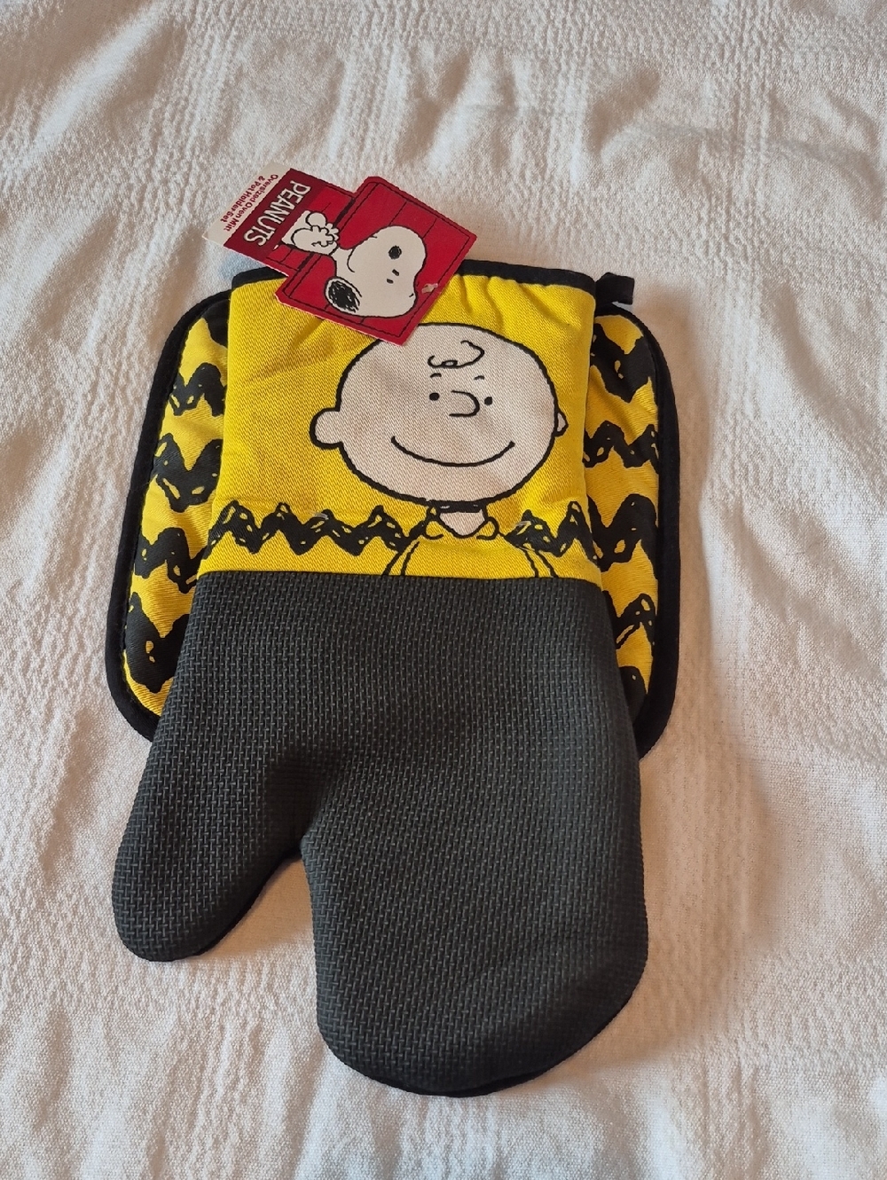 Peanuts Oversized Oven Mitt & Pot holder set  Charlie Brown design NWT